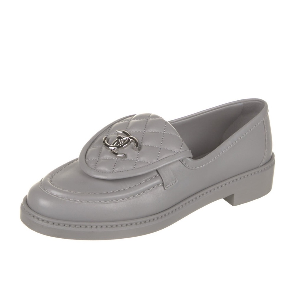 Chanel Leather Loafers
Grey
Interlocking CC Logo WORN TWICE